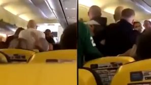Passeggera si toglie le scarpe, rissa ad alta quota su un volo Ryanair: “sangue ovunque”