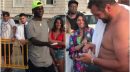 Balotelli sfida un uomo: “Se ti tuffi in mare in Vespa ti do 2000 Euro”. Il video indigna, ma lui si difende
