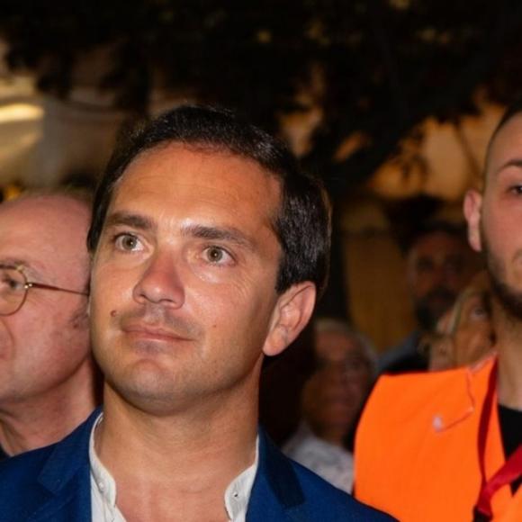 Deputato del PD litiga con i gestori di un lido e mostra il suo tesserino da parlamentare