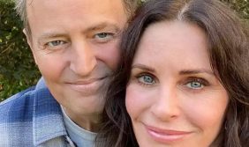 Friends, il selfie di Chandler e Monica infiamma i fan: “Potrei essere più felice di così?”