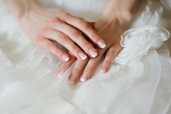 La french manicure è un classico che garantisce sempre un ottimo risultato