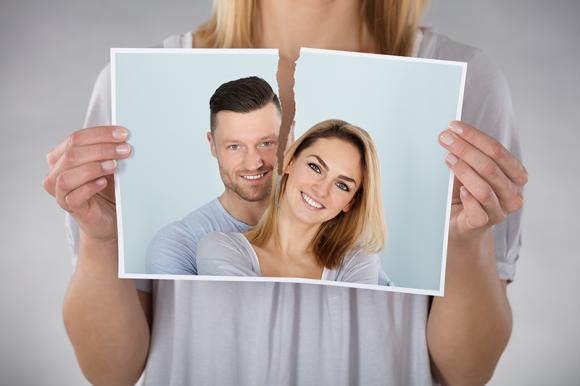 Anche se l'amore è finito, tante coppie scelgono di vivere separati in casa