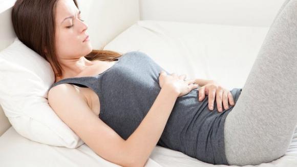 Pancia gonfia addio: le cause più comuni e 7 rimedi naturali per ritrovare il benessere