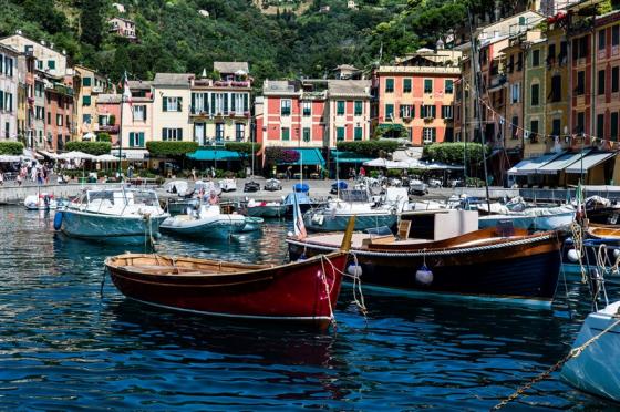 La città viene citata in molti documenti storici tra cui anche alcune cronache che raccontano delle flotte pisane all'assalto della piccola cittadina la quale, grazie ai suoi cittadini, riuscì a resistere rimanendo parte della repubblica di Genova